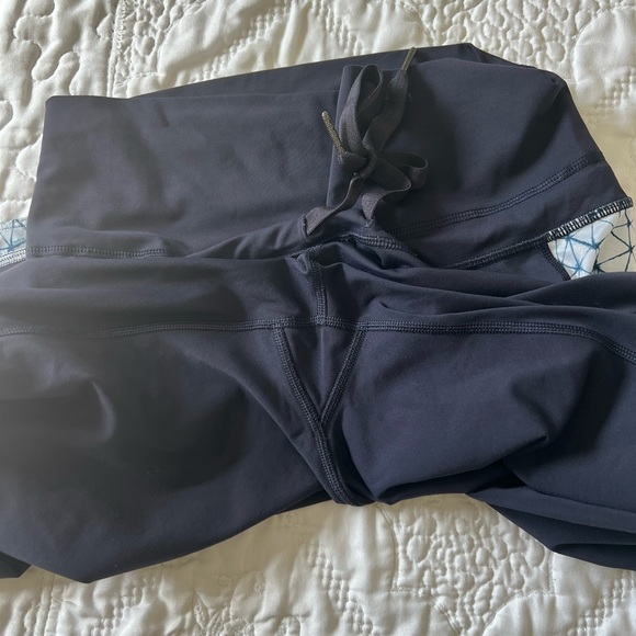 Lululemon Retreat 7/8 Pant Naval Blue Crushed Silver Fox Deep Navy Sz 6 - Picture 7 of 8